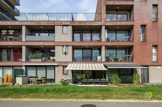 Bent u op zoek naar een instapklaar appartement op een uitstekende locatie? Dan is dit lichtrijke 2-slaapkamerappartement op de eerst verdieping...