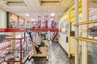 Met een ligging te Vossenberg geniet dit handelspand van 792m², momenteel ingericht als fitnessruimte, van een uitstekende bereikbaarheid met...