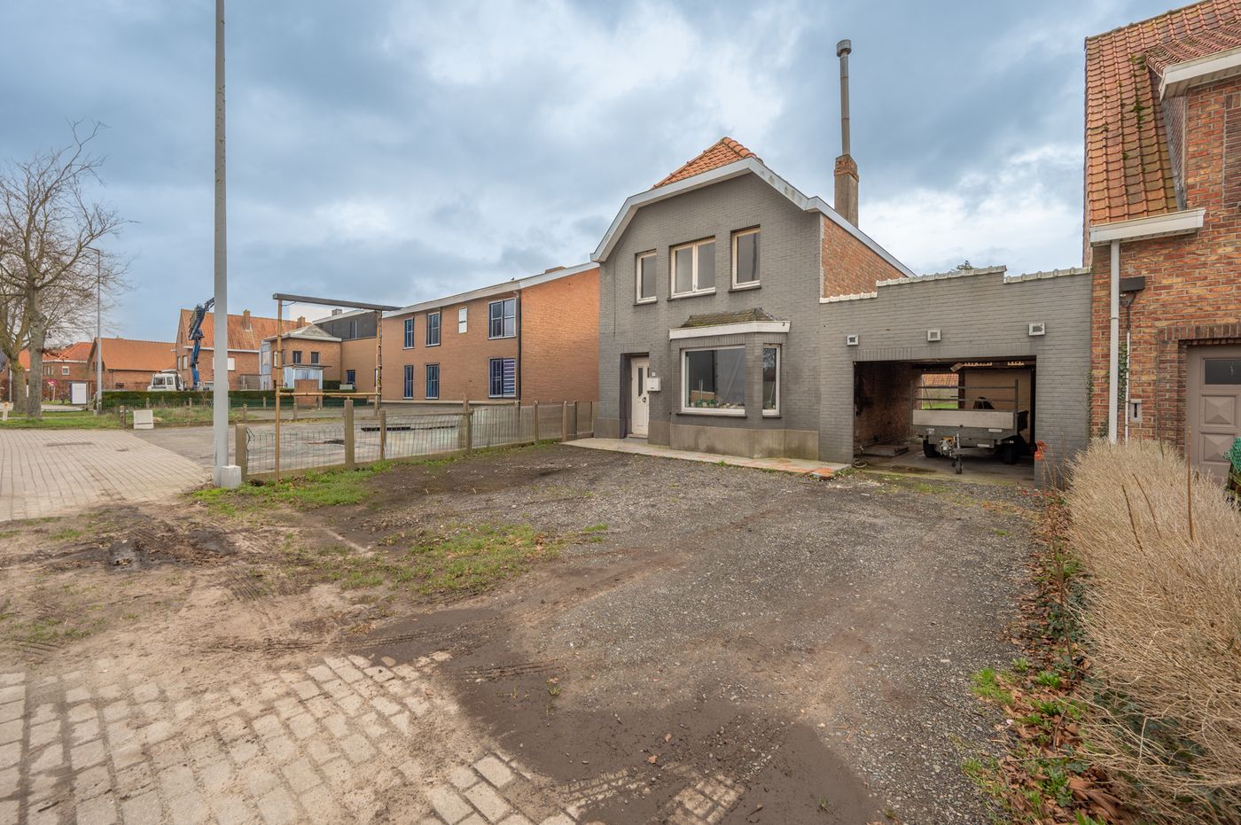 Te renoveren halfopen woning met zuidgerichte tuin op een perceel van 442 m² - foto 2