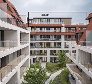 <p><span>Zeker 1 van de mooiste appartementen van Nieuwpoort. Exclusieve penthouse met 3 slaapkamers en 2 badkamers van 134m² bewoonbare oppervlakte en een riante terras van maar liefst 175m² ! Unieke zichten op hinterland, havengeul, maritiem park en yachthaven. Zon van s’morgens tot s’avonds. EXCLUSIEF. </span></p><p><span>Bestaande uit : </span></p><ul><li><span>Inkomhall met vestiaire</span></li><li><span>Apart toilet</span></li><li><span>Glazen deur naar woonkamer</span></li><li><span>Woonkamer met prachtig zicht</span></li><li><span>Zeer grote open keuken met eethoek</span></li><li><span>Achterliggende berging</span></li><li><span>Formidabel terras</span></li><li><span>Open keuken</span></li><li><span>Nachthall</span></li><li><span>Badkamer met douche en lavabo</span></li><li><span>Grote slaapkamer met inpandige badkamer met ligbad en lavabo</span></li><li><span>Toilet</span></li><li><span>Slaapkamer 2</span></li><li><span>Slaapkamer 3</span></li><li><span>Nog een terras bereikbaar via de 3 slaapkamers</span></li></ul><p><span> </span></p><p><span> </span></p>