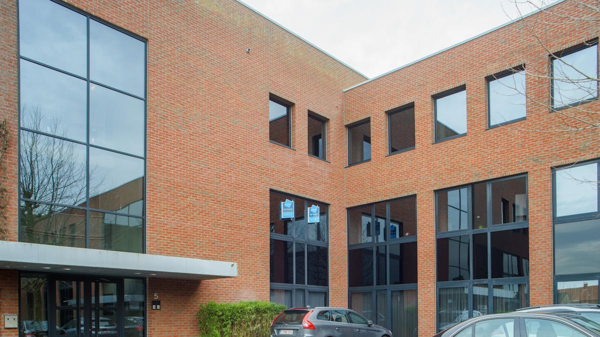 Kantoor van ca. 307 m² in het Clintonpark in Roeselare - foto 1