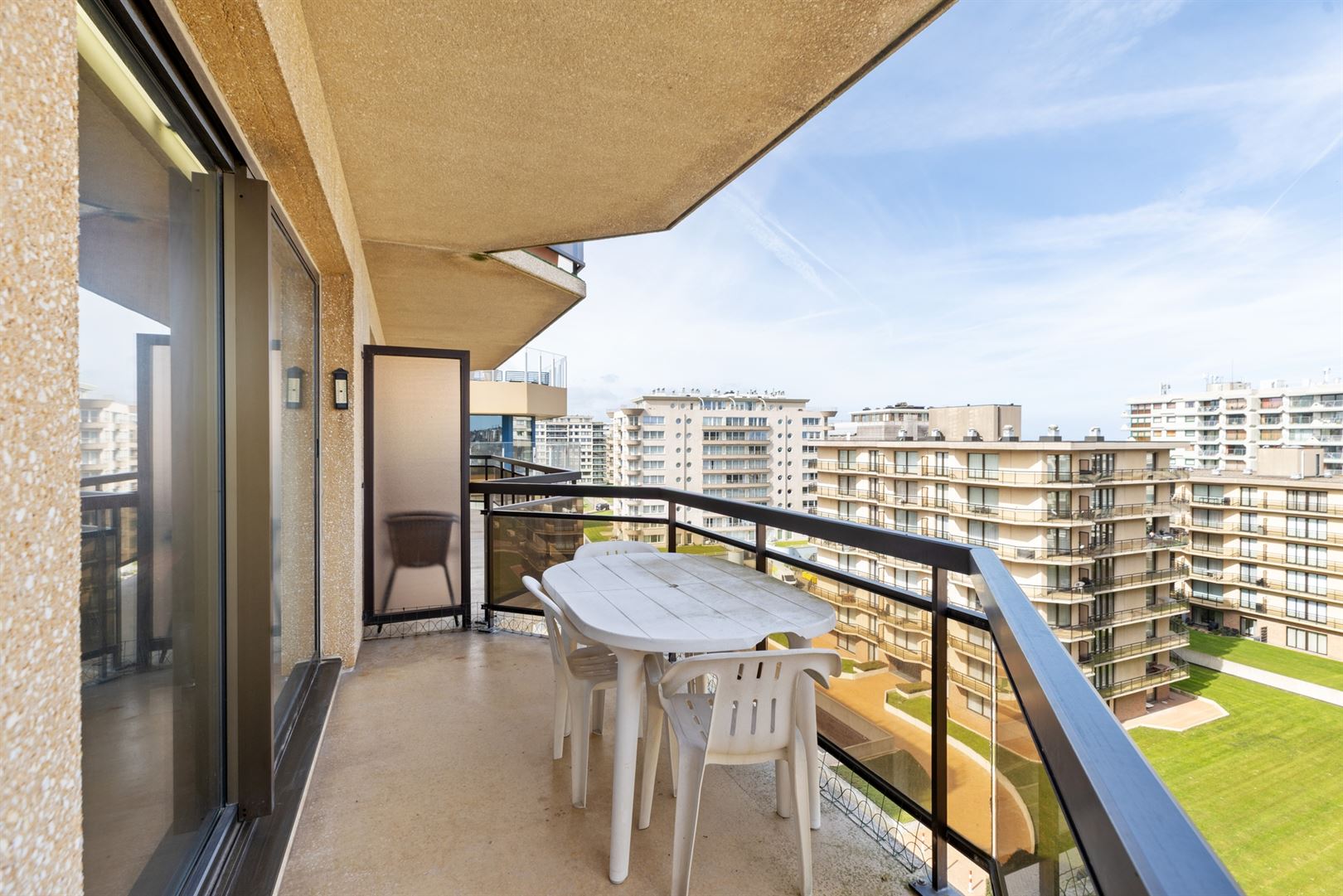 Heel ruim appartement 2 slaapkamers en slaaphoek met zicht op zee - foto 5