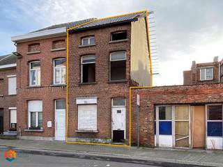 Op een goede locatie te Mechelen bevindt zich deze te renoveren woning. U bevindt zich hier op wandelafstand van het centrum en in de nabijheid...