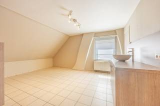 Op zoek naar een commercieel pand op een absolute toplocatie in Waregem?Dit ruime handelspand biedt tal van mogelijkheden voor wie zichtbaarheid,...