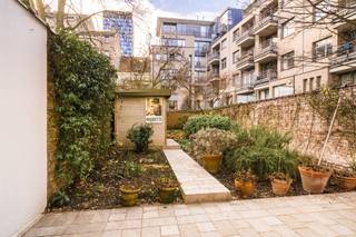 Op amper 200 meter van het iconische Berlaymont gebouw, in het hart van de gegeerde Europese wijk, bevindt zich dit uitzonderlijke en...