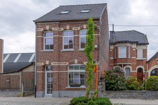 Langsheen de Kapellestraat in Kluisbergen vinden we deze volledig gerenoveerde woning terug. Deze volledige renovatie (2024-2025) werd met oog...
