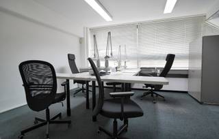 Do you want to make business in the HQ of the diamonds?<br />On the 6th floor of this prestigious and well-guarded building one finds these completely equipped offices, with reception, discussion, sorting, kitchenette, sanitary, 3 safes, weighing tools,… all you need to start your activities right away. Specialized bookkeeper present in the building. Rent is including real estate taxes, central heating, syndicate. Only the electricity is extra. Immediately available.