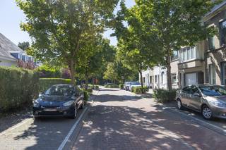 <ul>
<li>Appartement op 2e verdieping met 2 terrassen in het centrum van Oostende!</li>
<li>Gelegen in een rustige straat nabij het <strong>Maria-Hendrikapark</strong> te Oostende, treffen we dit instapklaar appartement aan. </li>
<li>Indeling: leefruimte met open moderne keuken, badkamer, toilet, <strong>2 volwaardige slaapkamers en 2 zonnige terrassen!</strong></li>
<li><u><strong>Troeven van dit appartement: </strong></u><br />- Bewoonbare oppervlakte: <strong>81 m²</strong><br />- Ruim appartement in een kleine, rustige residentie (geen syndic!)<br />- Energiezuinig wonen: <strong>EPC-label B</strong><br /><strong>- Volledig gerenoveerd</strong> met moderne afwerking<br />- privatieve kelderberging aanwezig</li>
</ul>