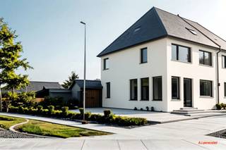 Leuke halfopen bebouwing in hartje Diepenbeek - met uitbreidingsmogelijkheden.<br /><br />Op een perceel van 466 m² vind je deze charmante halfopen bebouwing uit 1953, die in 2013 deels gerenoveerd werd. Een ideale woning voor wie graag rustig woont, maar toch alle voorzieningen binnen handbereik wil.<br />Indeling en mogelijkheden:<br />-Gelijkvloers met grote leefruimte, aansluitende keuken en achterkeuken<br />-2 slaapkamers op eerste verdiep met badkamer en wc<br />-vaste trap naar zolder waar je perfect nog 2 kamers kan creëren.<br />-volledig omheinde tuin, ideaal met kinderen en/of huisdieren<br />Technische kenmerken:<br />-EPC:C energiezuiniger dan gemiddeld voor dit bouwjaar<br />-Aardgas aanwezig<br />-Asbestveilig<br />-deels gerenoveerd in 2013 (isolatie, ramen,...)<br />Toplocatie<br />een ideale combinatie van comfort, bereikbaarheid en toekomstmogelijkheden!<br /><br />Voor meer informatie of een bezichtiging: nathalie.poelmans@albert.immo of 0477/493871<br />Bij Albert kom je thuis!