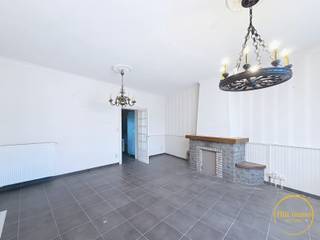 In het hart van Kemmel vinden we deze sfeervolle rijwoning met een prachtige authentieke gevel. De woning ademt charme en karakter, en biedt...