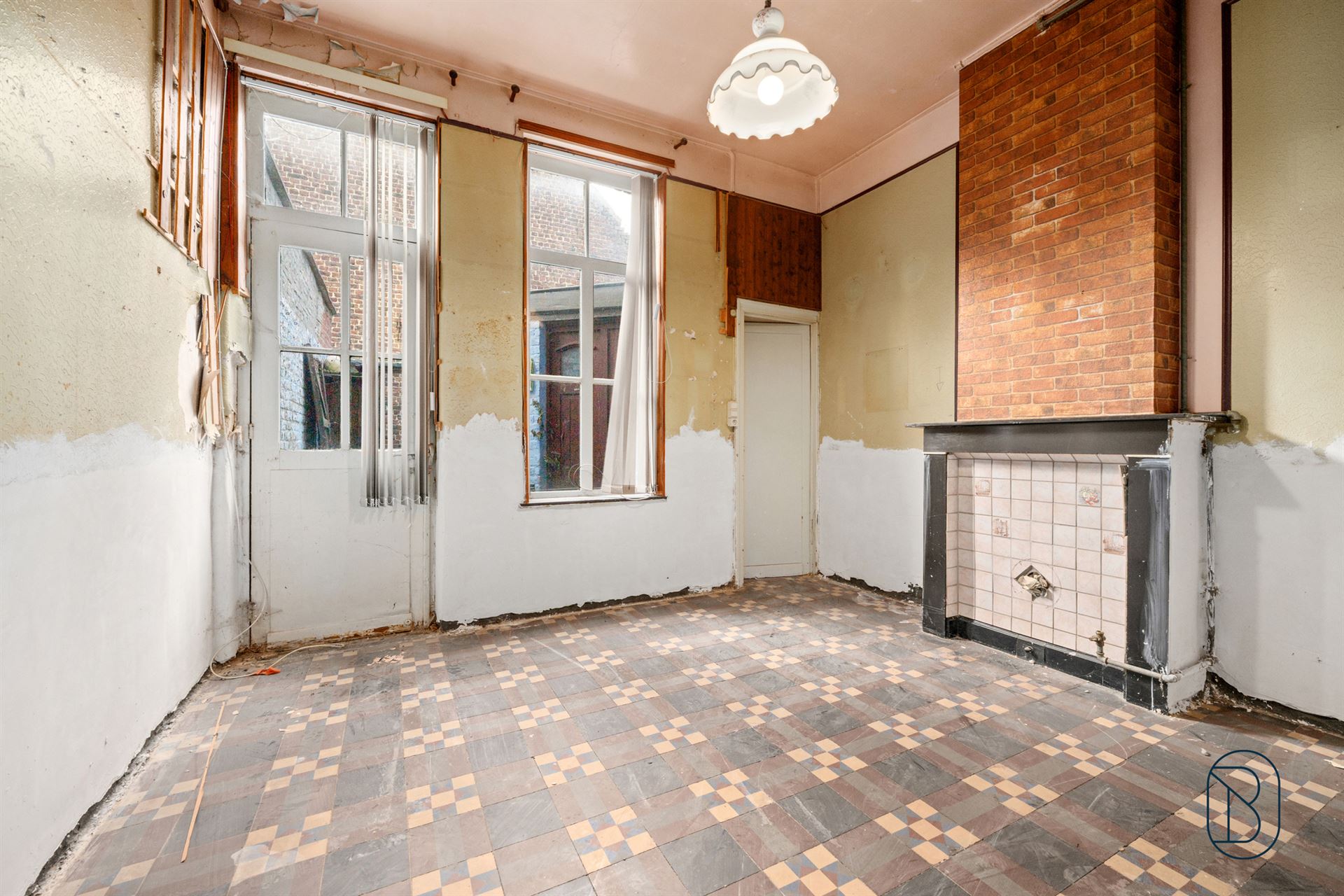 Te renoveren woning in het centrum van Ronse! - foto 4
