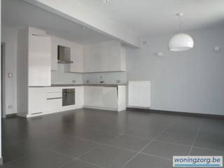 Het gebouw bestaande uit 7 appartementen, 7 garageboxen, 2 bergingen (1 voor fietsen en 1 wordt verhuurd) en een magazijn. Het bestaat eigenlijk uit...