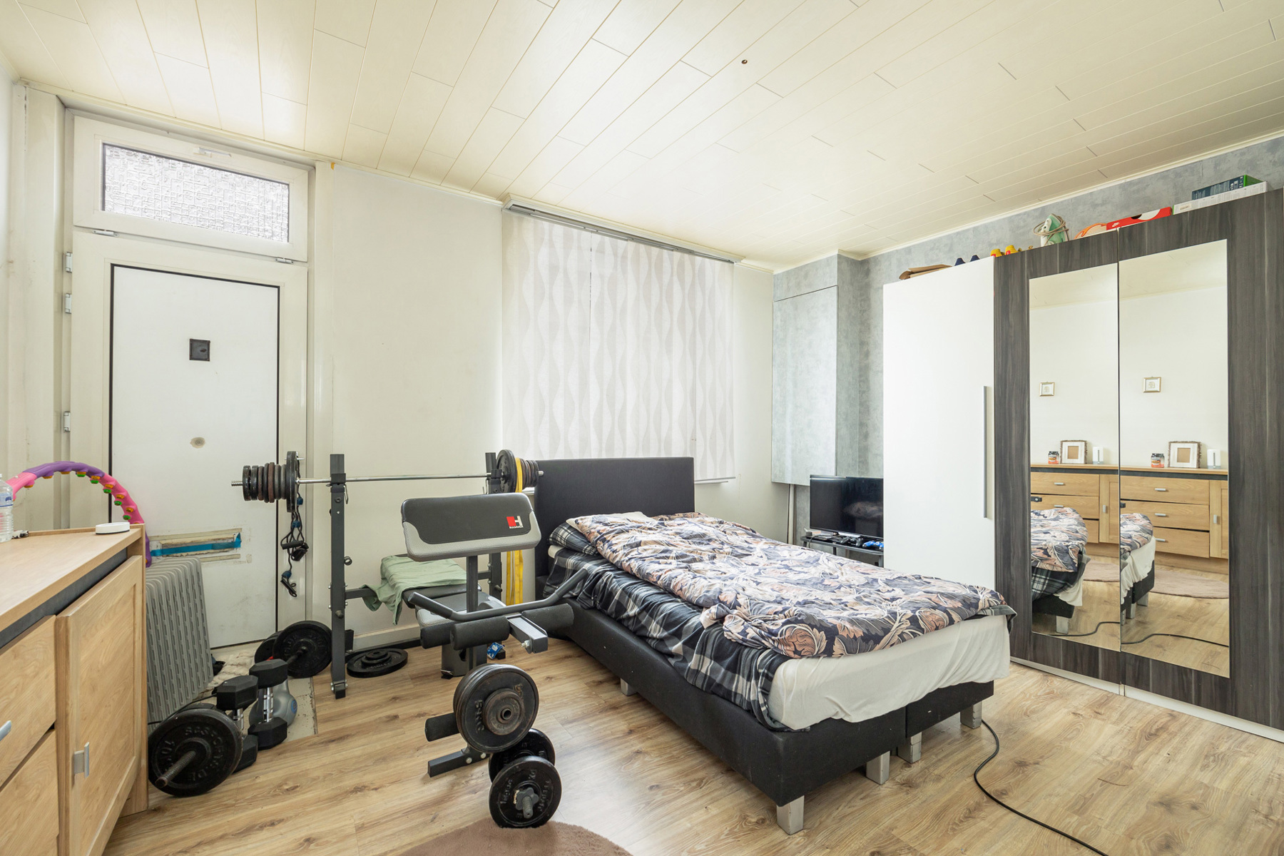 Halfopen woning met potentieel op gunstige locatie - foto 2