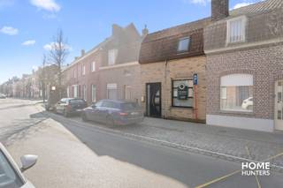 Deze goed onderhouden woning in het charmante Wijtschate biedt een praktische indeling en een uitzonderlijk ruime tuin waarin je volledig tot...