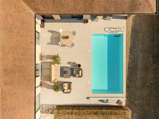 Gelegen aan de Steenweg op Deinze 180 in Lotenhulle bevindt deze alleenstaande woning zich op een uiterst vlot bereikbare locatie, dichtbij...