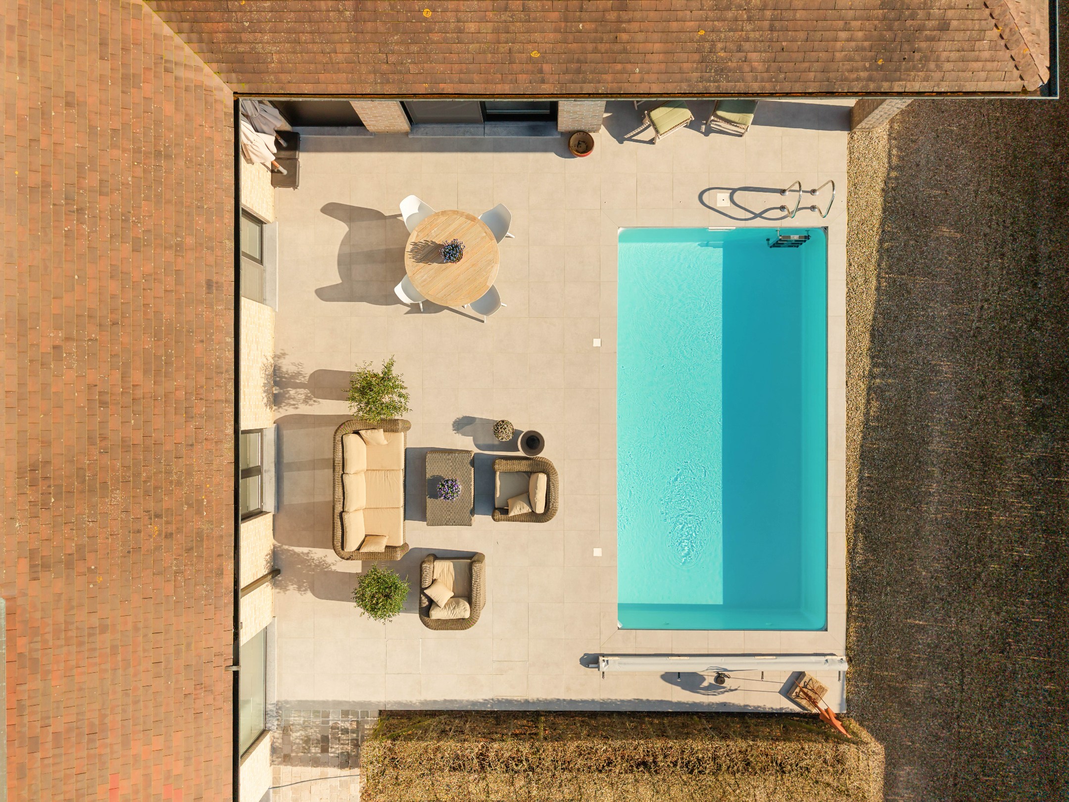 Ruime woning met praktijkruimte en zwembad - foto 2