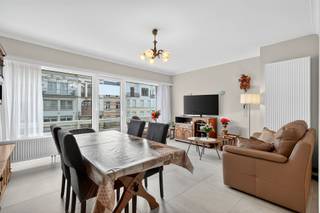 Zonnig en gerenoveerd 2 slaapkamerappartement gelegen aan de rugzijde van de Zeedijk,.Op het eerste verdiep in de Res. Monte Casino vindt u dit...