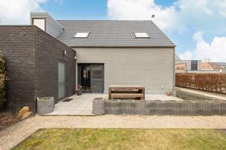 Multifunctionele woning met 3 slaapkamersOp een zeer ruim, rustig gelegen stuk grond vind je deze atypische woning met mogelijkheid tot verschillende...