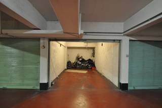Garage idéalement situeé au Joseph Willemspark. Box avec lumière et éléctricité. Ref. G012