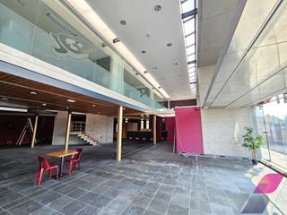 Semi-industrieel gebouw met zichtlocatie gelegen op het industrieterrein Genk-Zuid, vlak op de scheiding met Zutendaal, op enkele kilometers van...