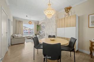 Deze goed onderhouden gesloten bebouwing is ideaal gelegen midden in het centrum en vormt een fantastische starterswoning voor wie comfortabel...