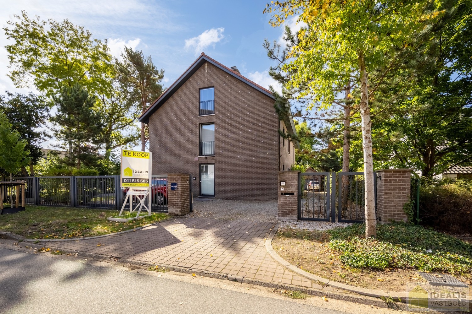 STATIGE, STRAKKE EN UITERST RUIME WONING/KANTOOR MET HOOGSTAANDE AFWERKING EN OOG VOOR DETAIL. VOORZIEN VAN 3 SLAAPKAMERS, RIANTE LEEFRUIMTES ÉN UNIEKE LANDSCAPE KANTOORRUIMTES OP RESIDENTIËLE DOCH GUNSTIGE LOCATIE! - foto 5