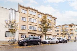 In de geliefde Vlaamse Kunstlaan 47 bevindt zich dit instapklaar appartement op de tweede verdieping, perfect voor wie comfortabel wil wonen in...