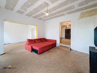 Halfopen bebouwing met garage en tuin in rustige straat!Deze verder af te werken gezinswoning met garage biedt heel wat potentieel en is gelegen in...