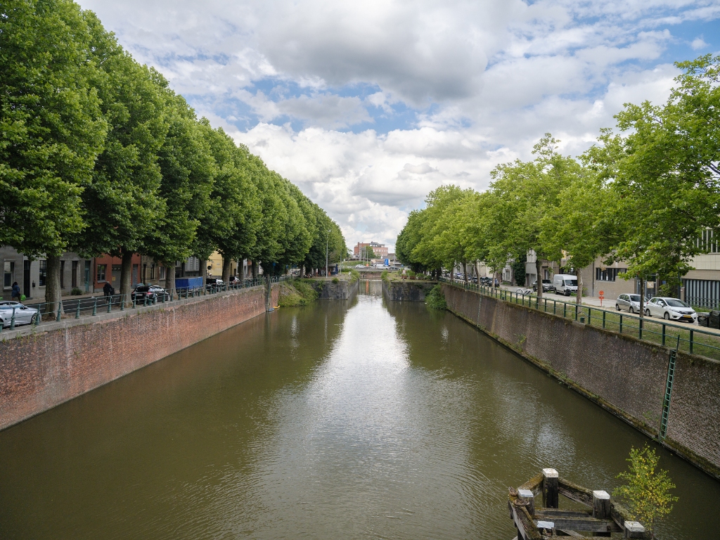 Spacious 2-bedroom apartment with sunny terrace in the Saint-Macharius district - photo 4