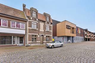 Halen - Ruime en gerenoveerde woning te koopDeze instapklare woning in het hart van Halen biedt een woonoppervlakte van 240 m², een praktische...