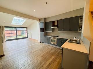 Assebroek, leuk ENERGIEZUINIG gezellig  instapklaar woonhuis met 3 SLAAPKAMERS en tuintjeOmvat: Ruime lichtrijke living met PLANKENVLOEREN en open...