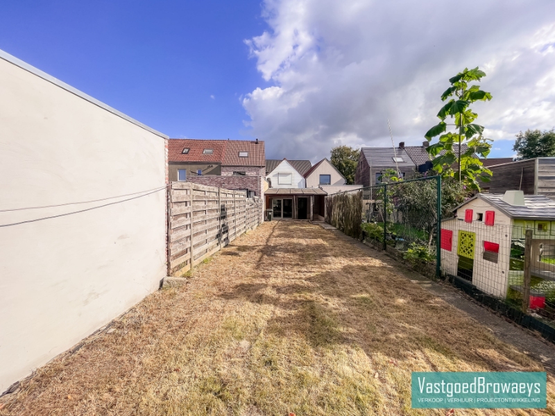 Te renoveren woning met zonrijke tuin nabij het station - photo 2