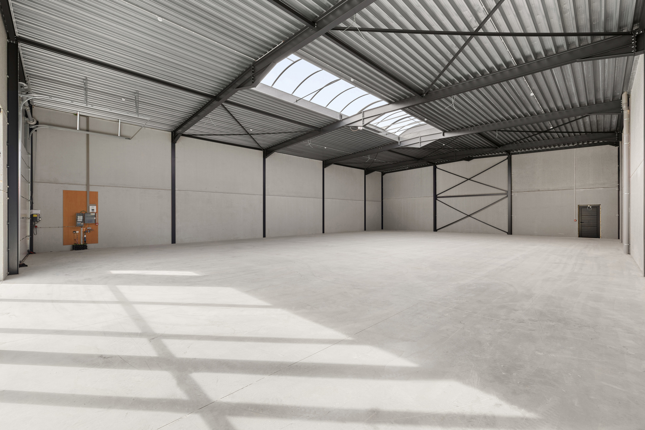 Nieuwe KMO-unit te koop met een opp van 1.100m2! - foto 1