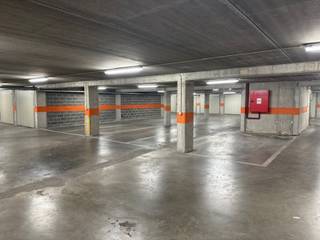 Ruime garagebox op niveau -2Contacteer ons voor een afspraak!5,59 m x 2,23 m...