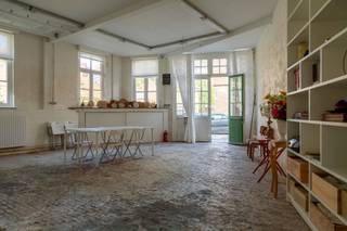 Pand voor gemengd gebruik bestaande uit een mooi, inspirerend atelier met erboven een duplex appartement in het pitoreske en...