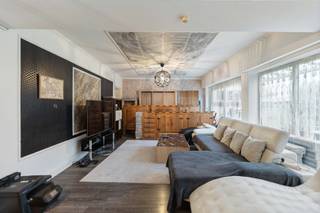 Op een strategische en drukbezochte locatie nabij het centrum van Gent, bevindt zich dit interessante opbrengsteigendom bestaande uit een...