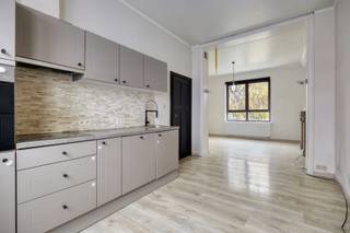 Instapklare woning met o.a. een bewoonbare oppervlakte van 175 m², 4 slaapkamers, mogelijkheid tot 3 badkamers en aangename tuin. EPC label B...