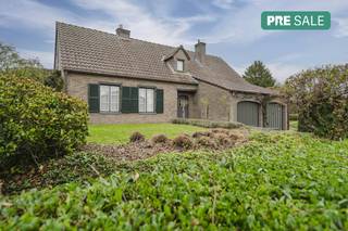 Schitterende villa in de Leuzestraat 32 te Bellegem te koop. De rustige straat zorgt voor een aangenaam gevoel van privacy. De groene...