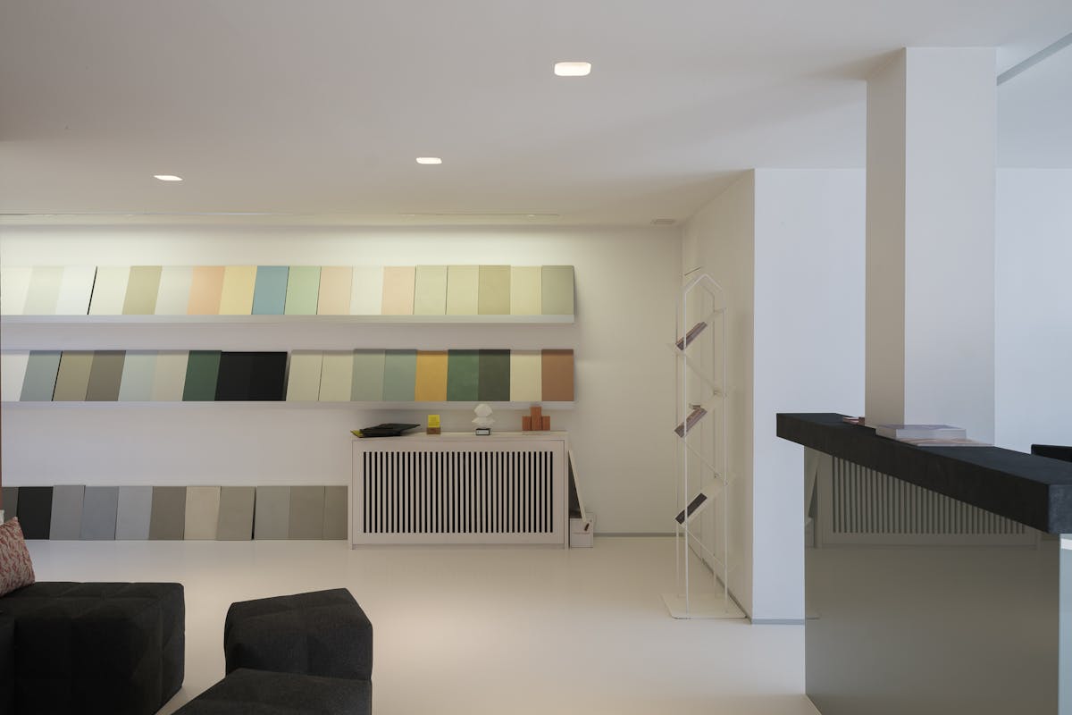 Local commercial prêt à emménager avec entrepôt à louer à Courtrai - photo 3