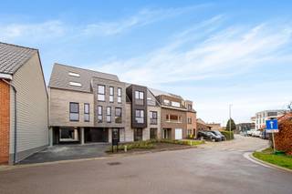 Dit prachtig afgewerkt appartement is voorzien van stijlvolle materialen en de energiezuinigste installaties(vloerverwarming, ventilatie D,...