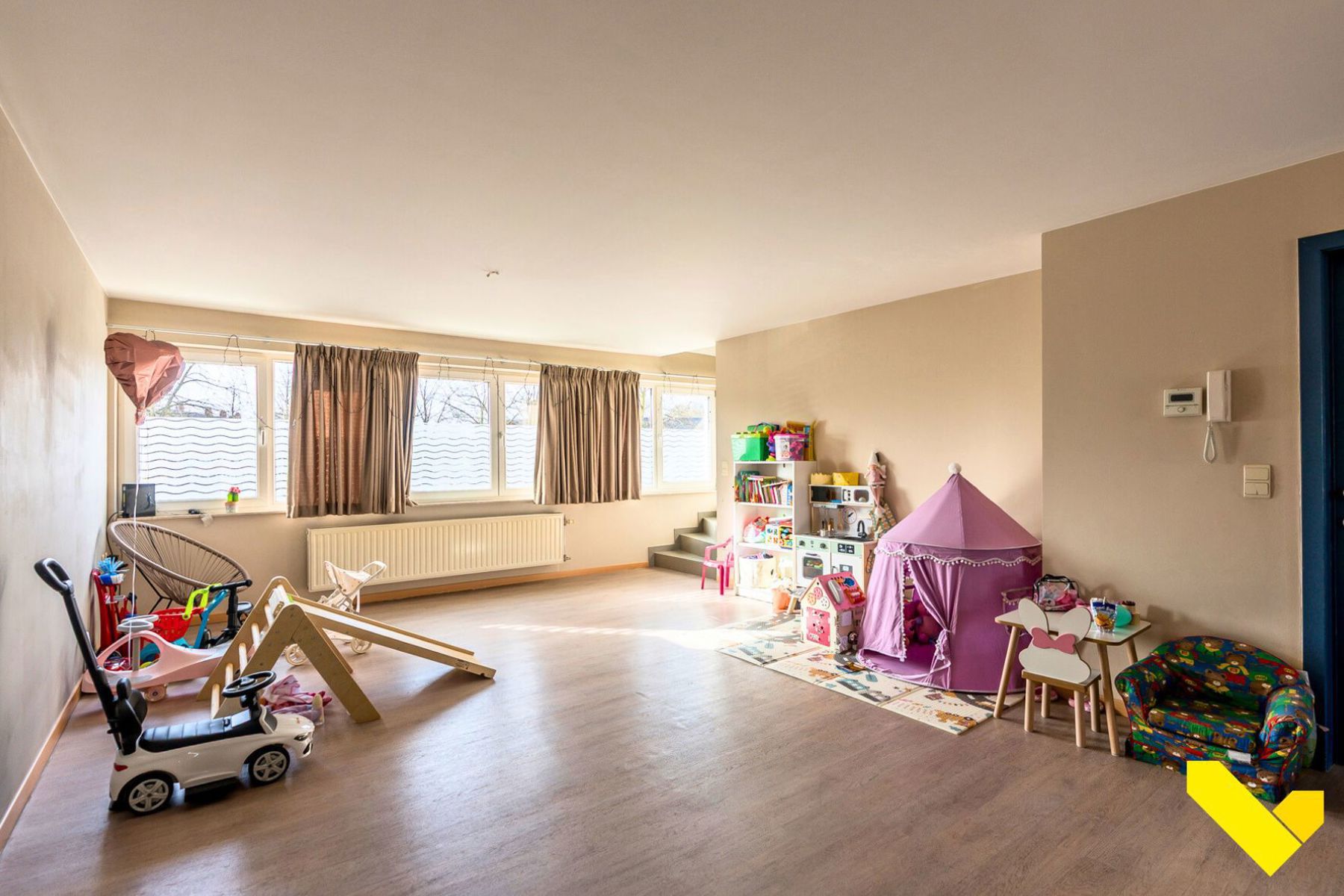 Zeer ruim duplex-appartement in hartje Meerhout. - foto 2