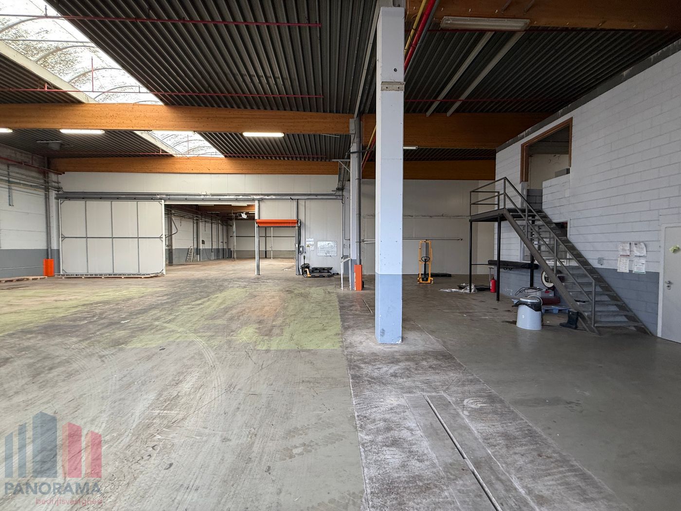 Strategisch gelegen magazijnruimte met kantoor te Aalter - foto 3