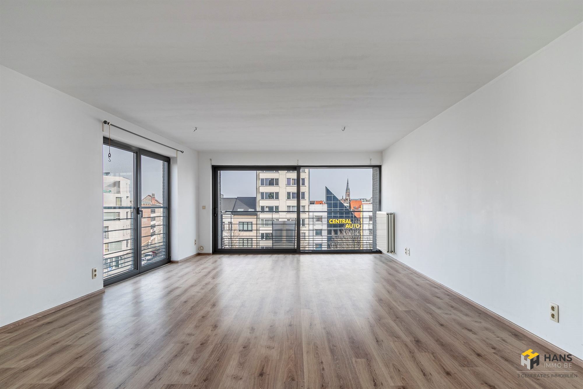 Instapklaar hoekappartement ( 100 m²) met 2 slaapkamers, 2 badkamers en terras (5 m²) in Antwerpen (2000). - foto 4