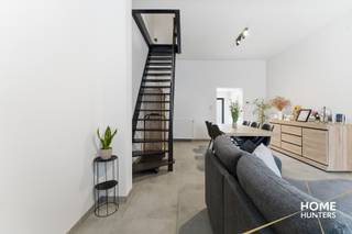 Op een uiterst rustige ligging in Ieper, in de Tybaertstraat 25, vinden we deze volledig instapklare woning terug. Een ideale thuis voor wie houdt...