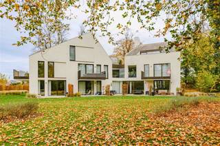 OLSENE - Kwalitatief twee-slaapkamer appartement in het groen De belangrijkste troeven:  * Kwalitatieve afwerking en mooie, doordachte architectuur *...