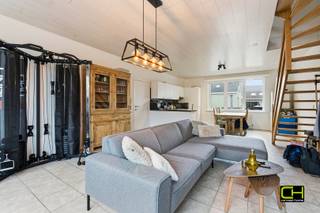 Dit appartement bevindt zich in een aangename en rustige woonomgeving in Mariakerke, waar comfortabel wonen hand in hand gaat met een...