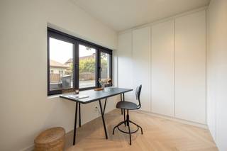 Deze volledig gerenoveerde woning biedt een harmonieus samenspel van comfort, moderne afwerking en dit in een oase van groen op wandelafstand van...