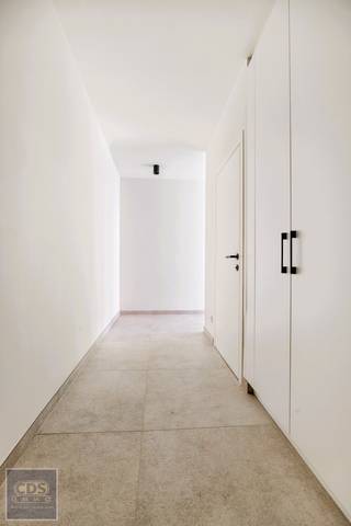 Instapklare, volledig gerenoveerde woning in LubbeekIn het groene Lubbeek, bevindt zich deze volledig vernieuwde woning (+/- 340m² inclusief kelder)...