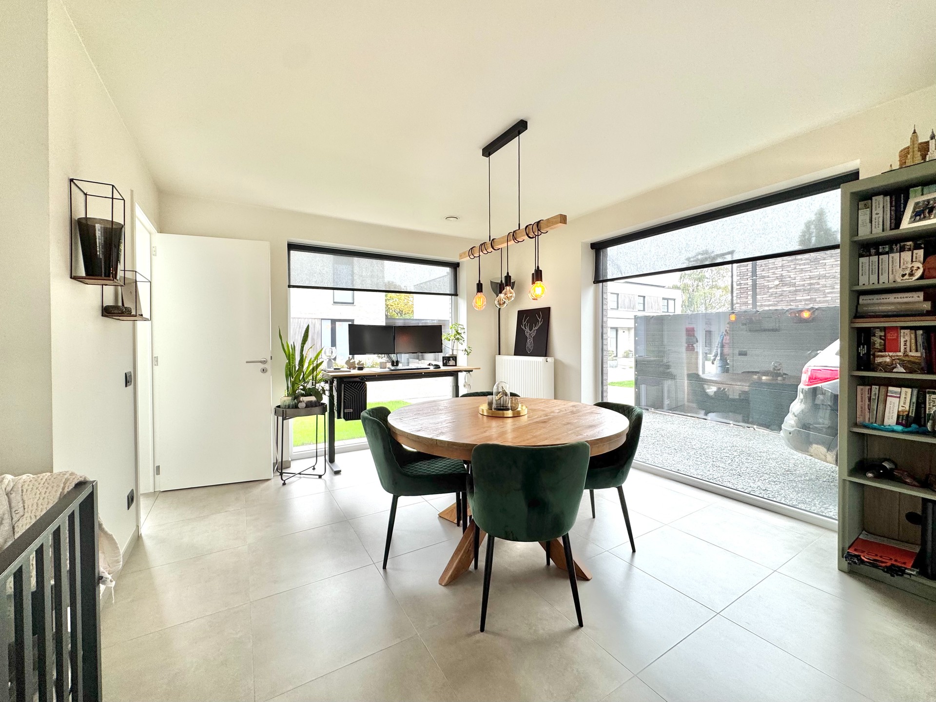 MODERNE HALFOPEN WONING MET 3 KAMERS, TUIN & CARPORT - foto 2