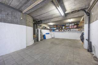 Ruime garagebox in het hart van OostendeDeze grote garagebox gelegen tussen de Albert I-Promenade en de Van Iseghemlaan biedt plaats aan maar liefst...